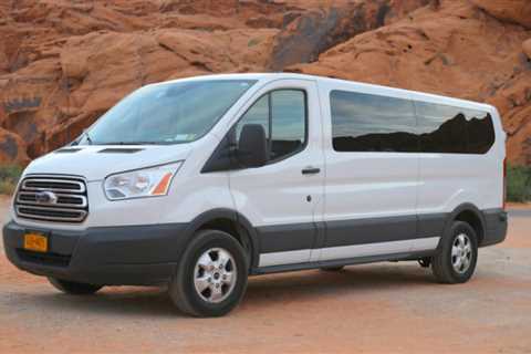 How to Save on a 15-Passenger Van Rental