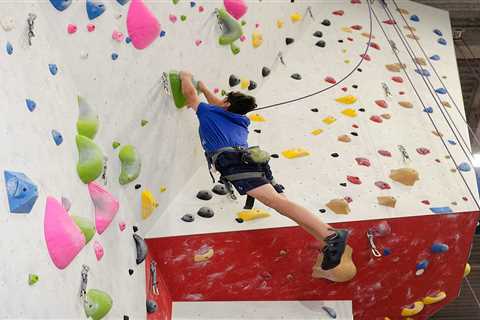 Travel Like a Local and Immerse in Rock Climbing (Indoor Climbing Gym in NYC)