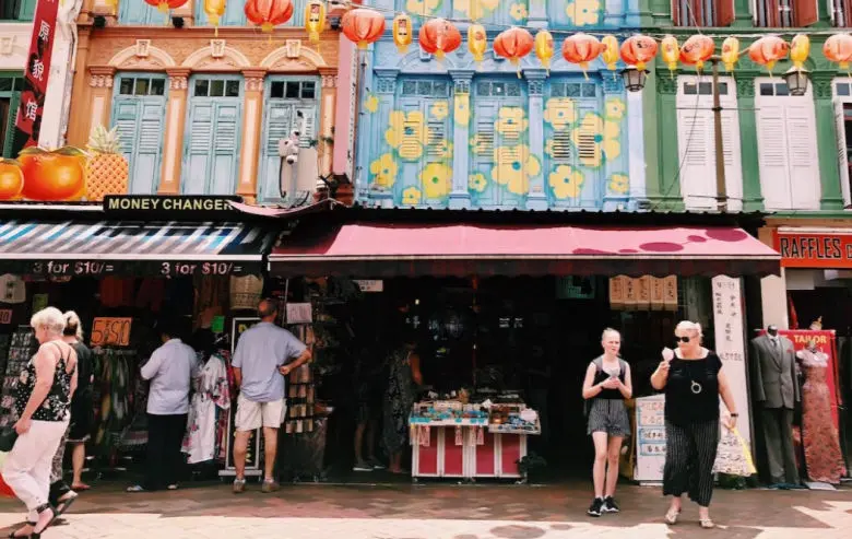 5 Singapore Travel Blogs With Local Experience (Tips & Guides)