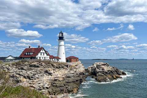 15 Best Maine Lighthouses To Visit by Land and Sea