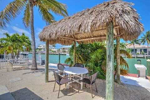 Chiki Tiki - 2 Bedroom House for 5 Guests in Key Colony Beach, FL