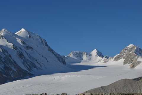 Where is Khuiten Peak? - Discover Altai